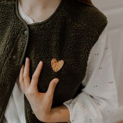 Broche en laiton - Cœur doré - LES PETITES HIRONDELLES