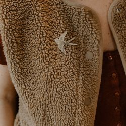 Broche en laiton doré - HIRONDELLE - LES PETITES HIRONDELLES