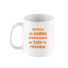 MUG STAN - Caractère de la Stalkeuse - DERRIERE LA PORTE