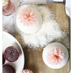 Décos azymes - 5 Dahlias blancs et roses pastel - SCRAPCOOKING