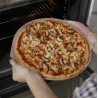 LE FORMIDABLE PLAT À PIZZA AVEC COUTEAU - GUIMAUVE - COOKUT