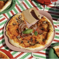 LE FORMIDABLE PLAT À PIZZA AVEC COUTEAU - GUIMAUVE - COOKUT