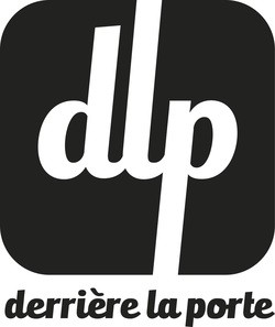 DERRIERE LA PORTE